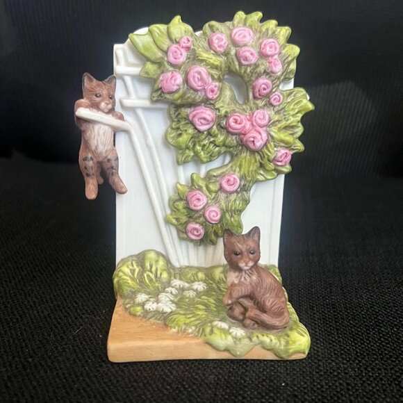 The Danbury Mint Porcelain Sculpture Collection Cute Cats! "Hang in There" - Picture 1 of 8